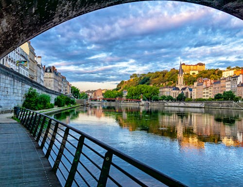 Morgenstimmung in Lyon an der Rhone – © laraslk - stock.adobe.com