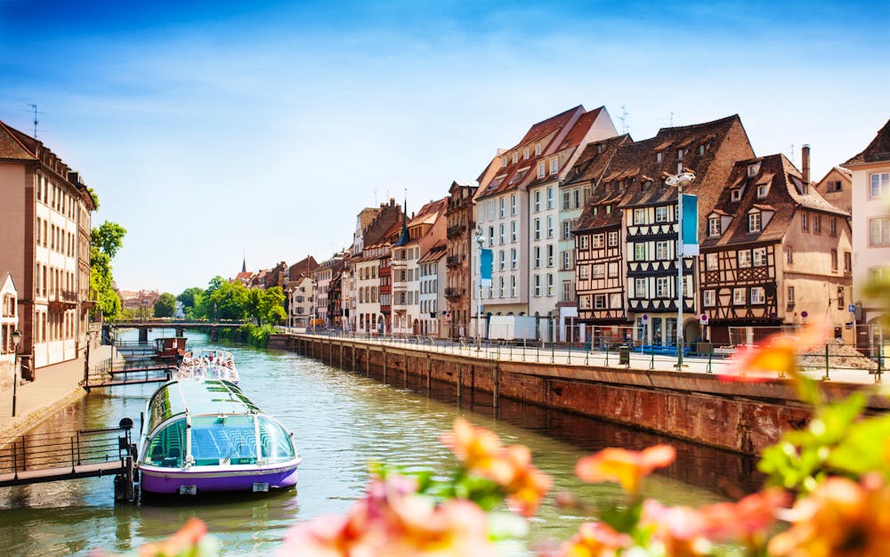 Straßburg im Frühling an der Ill im Elsass &ndash; &copy; Sergey Novikov - stock.adobe.com