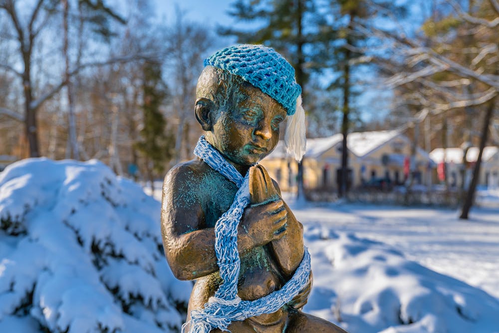 Franzensbad - Statue des Franzel im Winter &ndash; &copy; vanGeo - stock.adobe.com