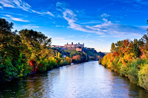 Die Festung von Würzburg am Main im Herbst &ndash; &copy; Norbert Süssenguth - stock.adobe.com
