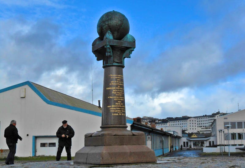 Meridiansäule in Hammerfest - ©Eberhardt TRAVEL - Karin Schröter