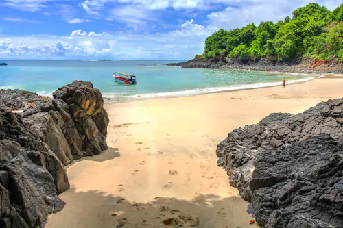 Traumhafter Strand auf der Insel Bolanos - Provinz Chiriqui  &ndash; &copy; www.bogdanlazar.ro - Adobe Stock