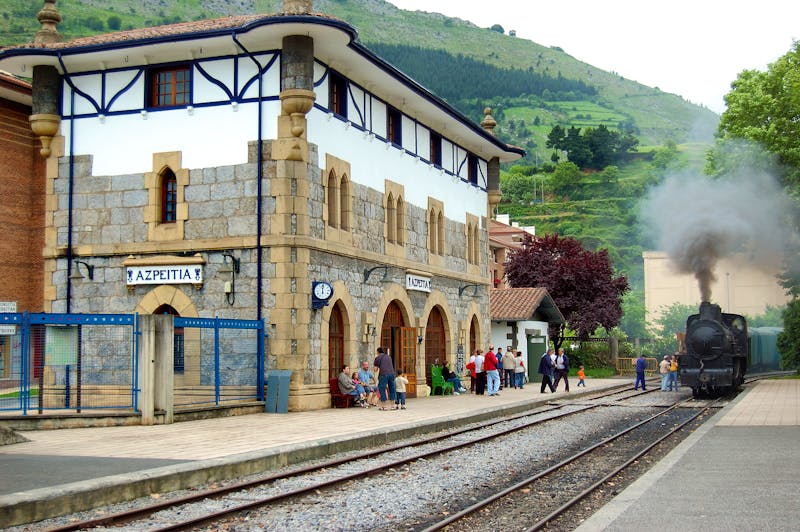 Historische Bahnhof in Azpeitia mit Dampfeisenbahn - ©Alvaro German Vilela - Adobe Stock