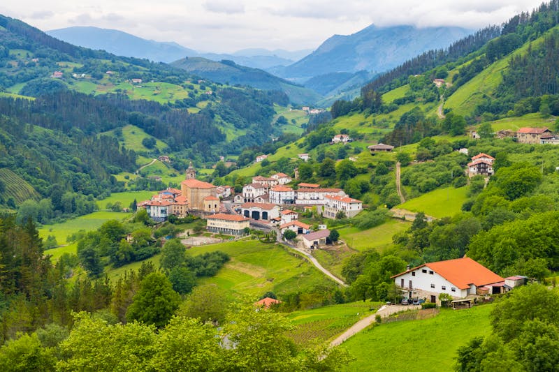 Bergdorf im Baskenland - Nordspanien - ©jon_chica - stock.adobe.com