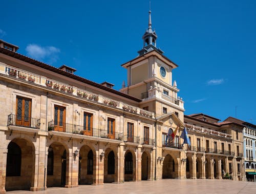 Rathaus von Oviedo in Asturien &ndash; &copy; alfotokunst - stock.adobe.com