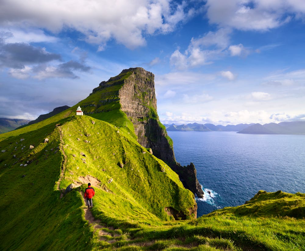 Kallur Leuchtturm aif der Insel Kalsoy, Färöer &ndash; &copy; Kotenko Oleksandr