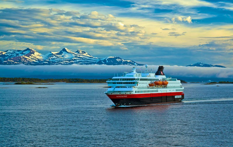 Ms Nordnorge bei Molde - ©Reinhold Grewe - Hurtigruten Guest image