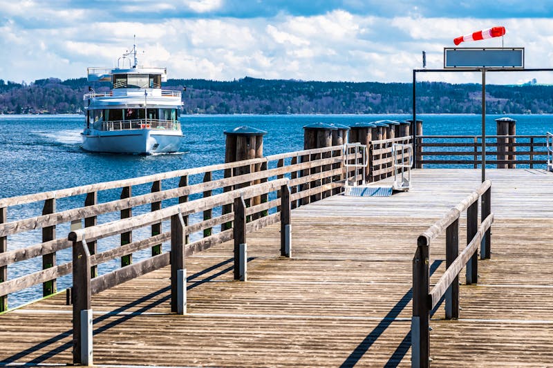 Schifffahrt auf dem Ammersee - ©Ralph Hoppe - Adobe Stockphoto