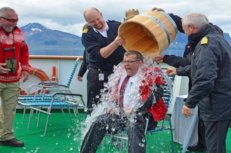 Polarkreistaufe auf dem Hurtigruten-Schiff - ©Lode Redant - Hurtigruten Guest image
