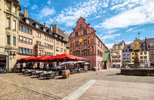 Marktplatz und Rathaus von Mulhouse im Elsass &ndash; &copy; olga demchishina - stock.adobe.com