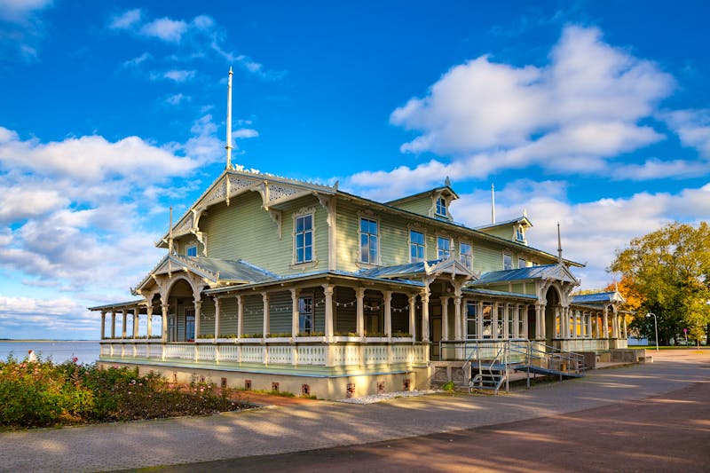 Wunderschöne Holzarchitektur in Haapsalu an der Ostsee - ©yegorov_nick - stock.adobe.com