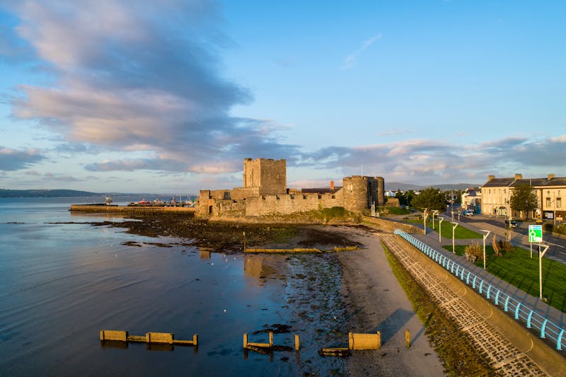 Carrickfergus bei Belfast in Nordirland - ©Krzysztof Nahlik - Adobe Stock