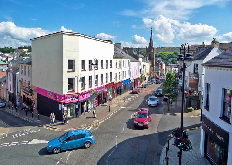 Einkaufsstraße in Derry - Nordirland - ©Petra Sauer - Eberhardt TRAVEL