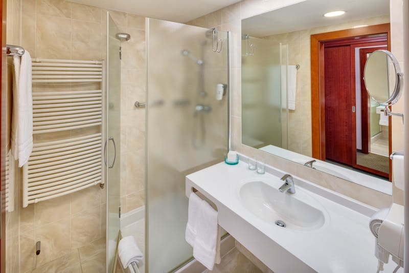 Marienbad - Spa & Wellness Hotel Olympia - Zimmerbeispiel Doppelzimmer Komfort - Badezimmer – ©janprerovsky.com