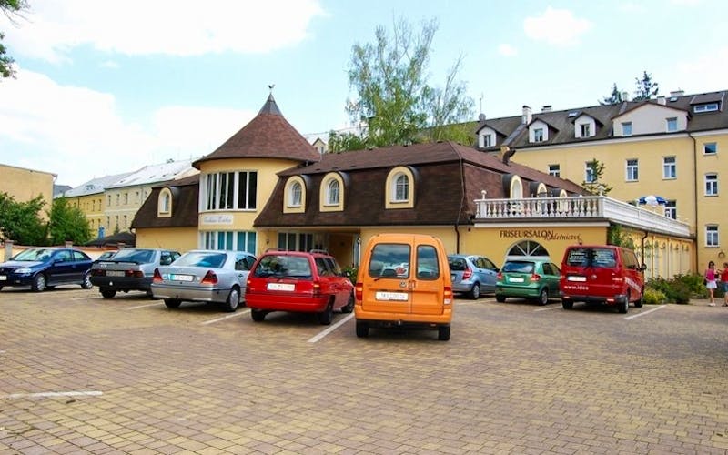 Franzensbad - Kurhaus Erika - bewachter Parkplatz – ©Kurhaus Erika Franzensbad