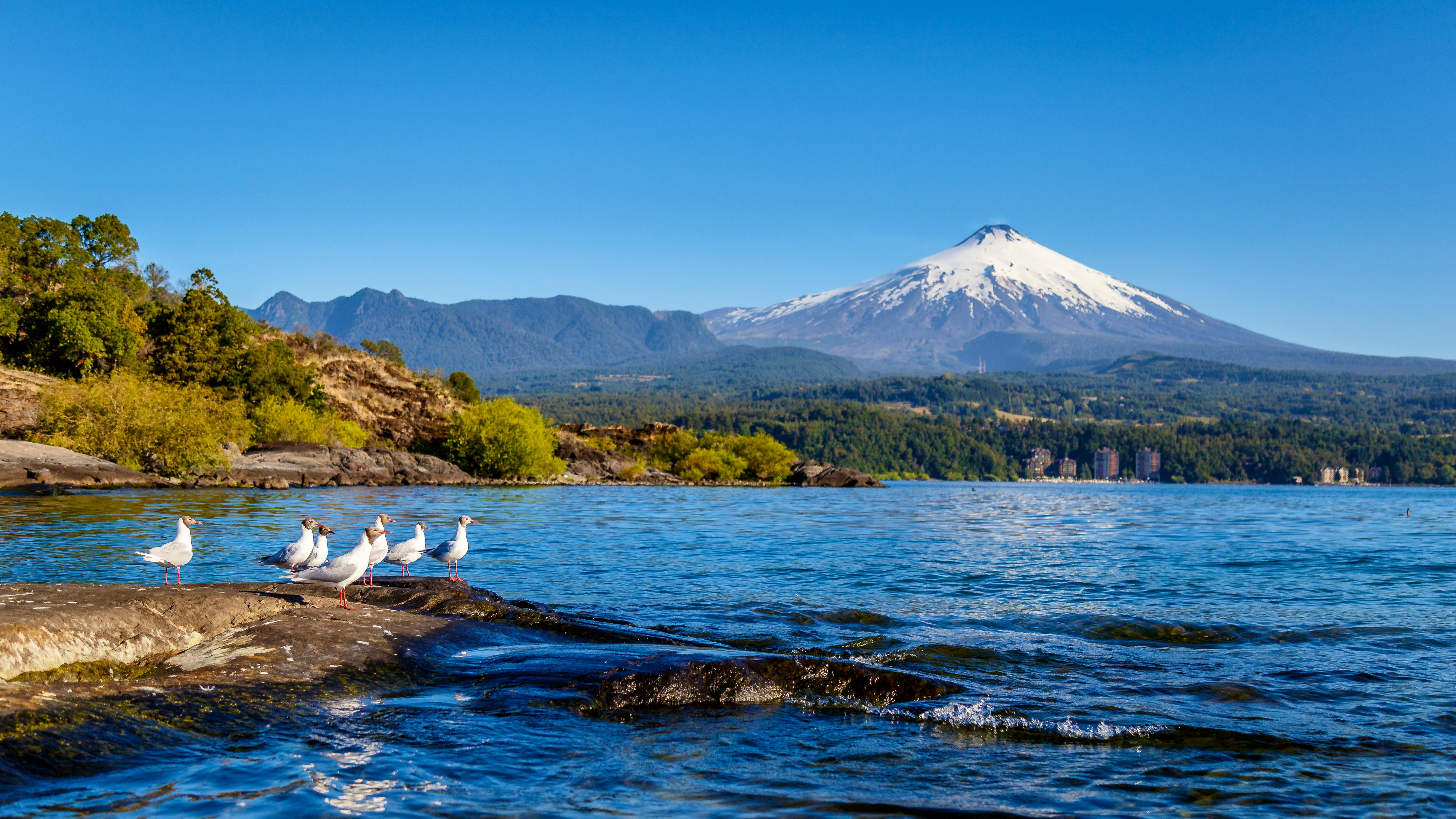 Villarrica Vulkan in Pucon - Chile - &copy;Loïc Bourgeois - stock.adobe.co