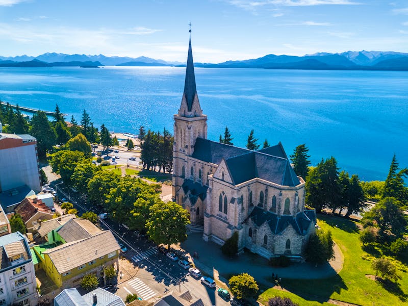 Die Kirche in Bariloche am Nahuel Huapi-See - Argentinien - ©Dudarev Mikhail - stock.adobe.co