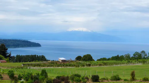 Blick über den Llanquihue-See mit Vulkan Osorno - Chile &ndash; &copy; Maria Drewans für Eberhardt TRAVEL