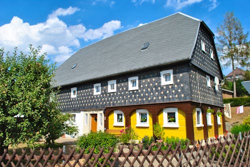 Oberlausitz - typisches, historisches Umgebindehaus &ndash; &copy; bnorbert3 - stock.adobe.com