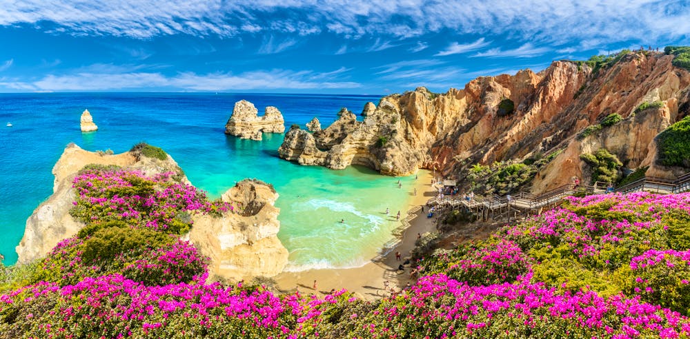 Wunderschöne Bucht  Praia do Camilo an der Algarve - Portuga &ndash; &copy; Balate Dorin - stock.adobe.com