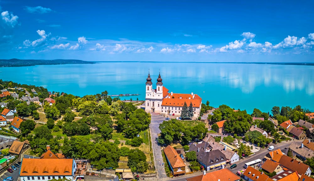 Halbinsel Tihany - Blick auf das Benediktinerkloster und den Balaton &ndash; &copy; zgphotography - stock.adobe.com