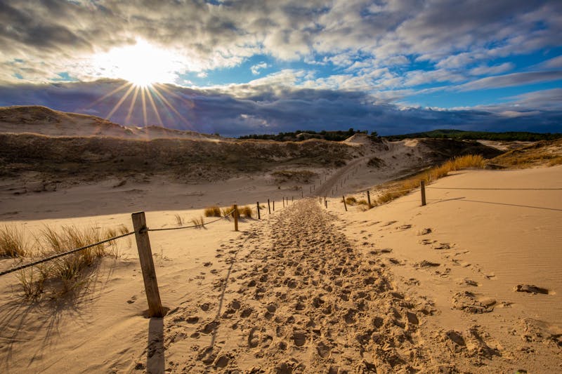 Dünen im Slowinski National Park bei Rowy an der Ostsee - ©bchyla - AdobeStock.com
