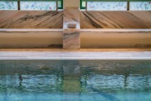 Indoor Pool Neuhaus Zillertal Resort – © innenpool_neuhaus-zillertal_michael-kreyer_001-1