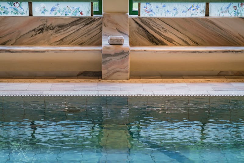 Indoor Pool Neuhaus Zillertal Resort – ©innenpool_neuhaus-zillertal_michael-kreyer_001-1