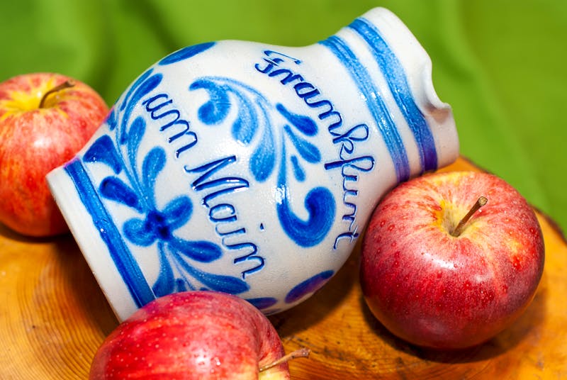 Echter Frankfurter Bembel für hessisches Kultgetränk Apfelwein - ©mojolo - stock.adobe.com