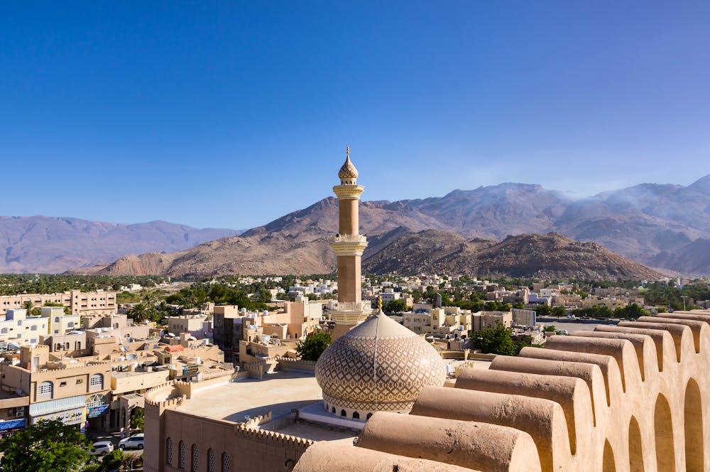 Das Minarett der Großen Moschee in Nizwa - Oman &ndash; &copy; David Jallaud - stock.adobe.com