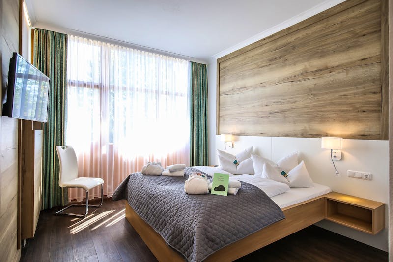 Bad Griesbach - AktiVital Hotel - Zimmerbeispiel Juniorsuite Schlafraum – ©GLEISSFOTO