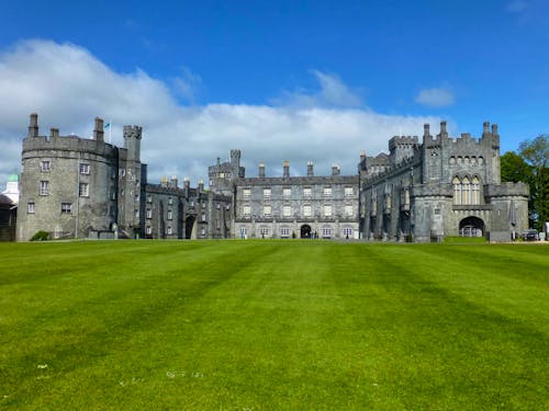 Kilkenny Castle in Irland &ndash; &copy; Ralf Kuchenbecker - Eberhardt TRAVEL