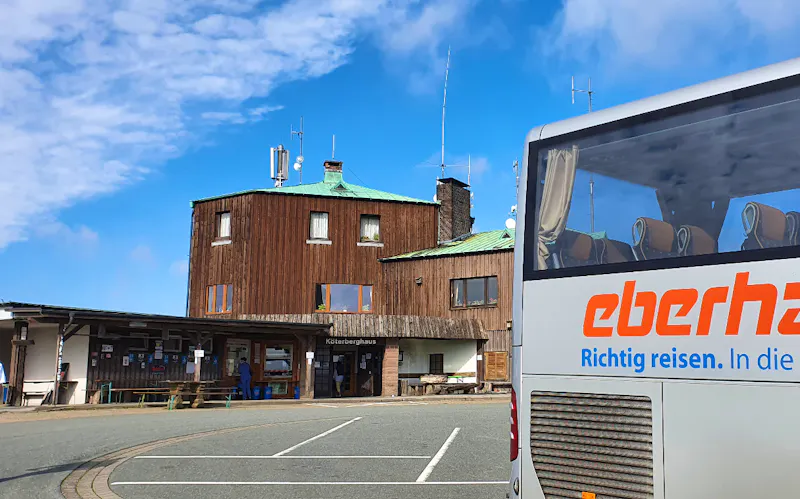 Eberhardt-Reisebus auf dem Köterberg im Weserbergland - &copy;Marlies Thrum - Eberhardt TRAVEL