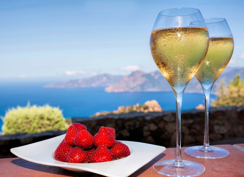 Weinprobe auf Korsika - ©genoapixel - stock.adobe.com