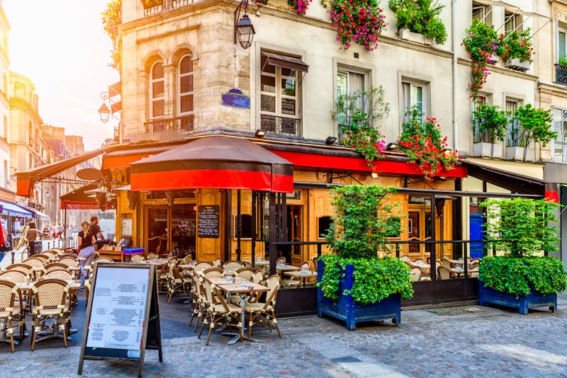 Café in Paris - ©Ekaterina Belova - stock.adobe.com