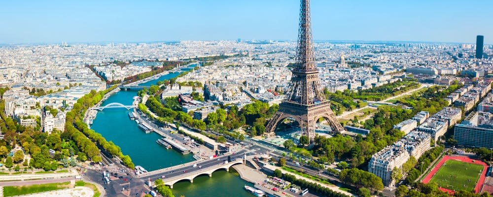Eiffelturm und Seine in Paris – © saiko3p - stock.adobe.com
