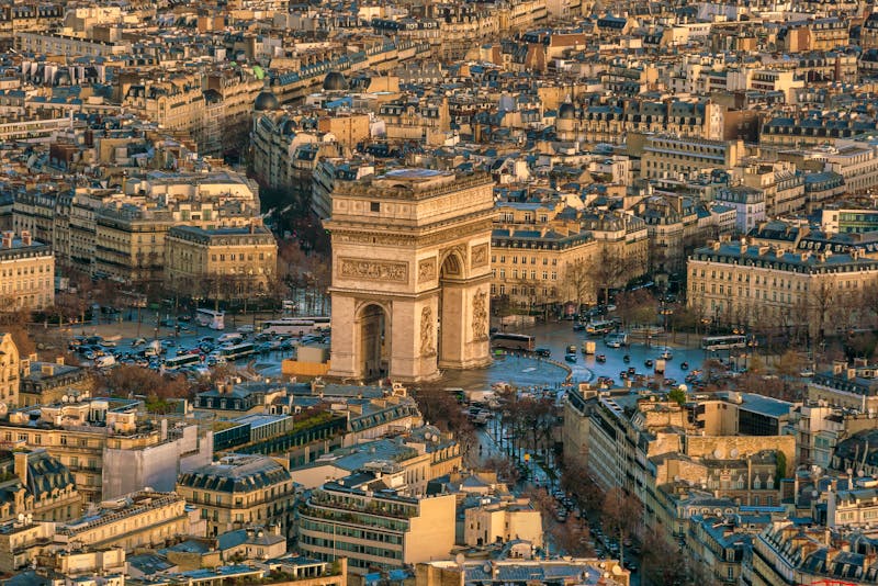 Champs-Elysees und Triumphbogen in Paris - ©f11photo - stock.adobe.com