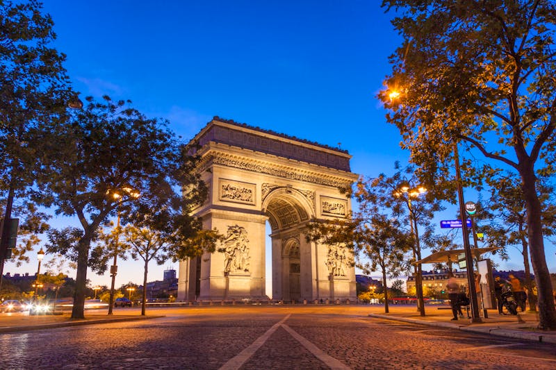 Triumphbogen an der Champs-Elysees in Paris - ©Samuel B. - stock.adobe.com