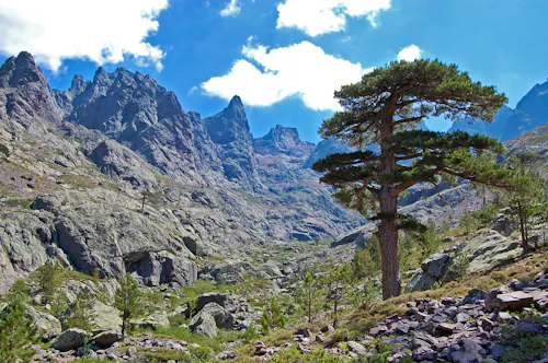 Wanderung in den korsischen Dolomiten &ndash; &copy; INKnoberry - stock.adobe.com