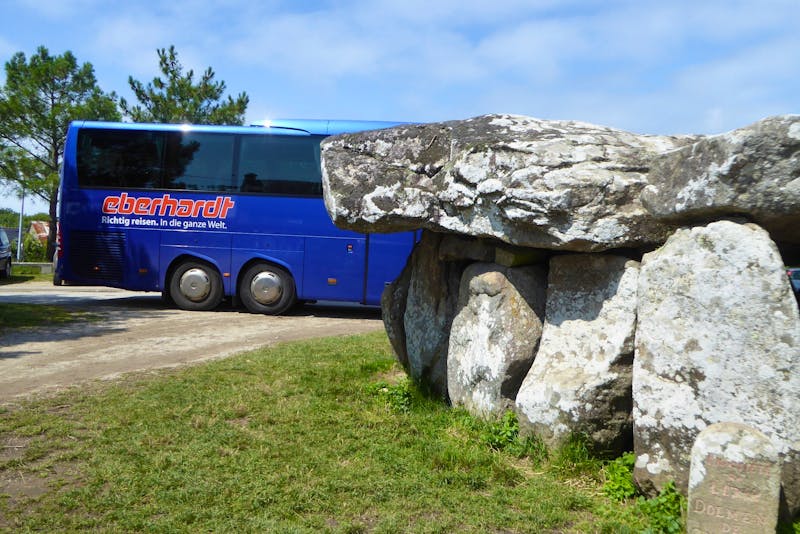 Eberhardt-Reisebus in der Bretagne bei Erdeven - ©Gabriele Sauer - Eberhardt TRAVEL