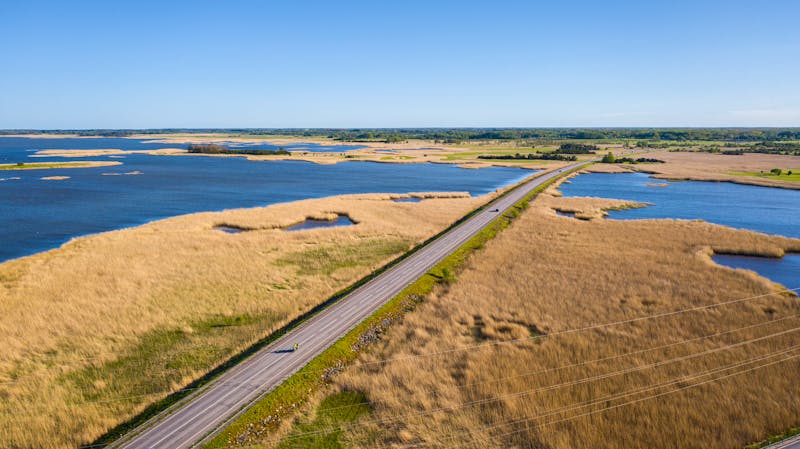 Straßendamm zwischen den Inseln Muhu und Saaremaa - ©Sandis - stock.adobe.com