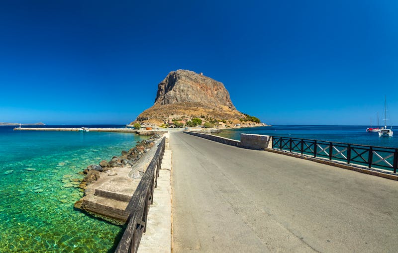 Straße zur Felseninsel von Monemvasia - Peloponnes - ©stockbksts - stock.adobe.com