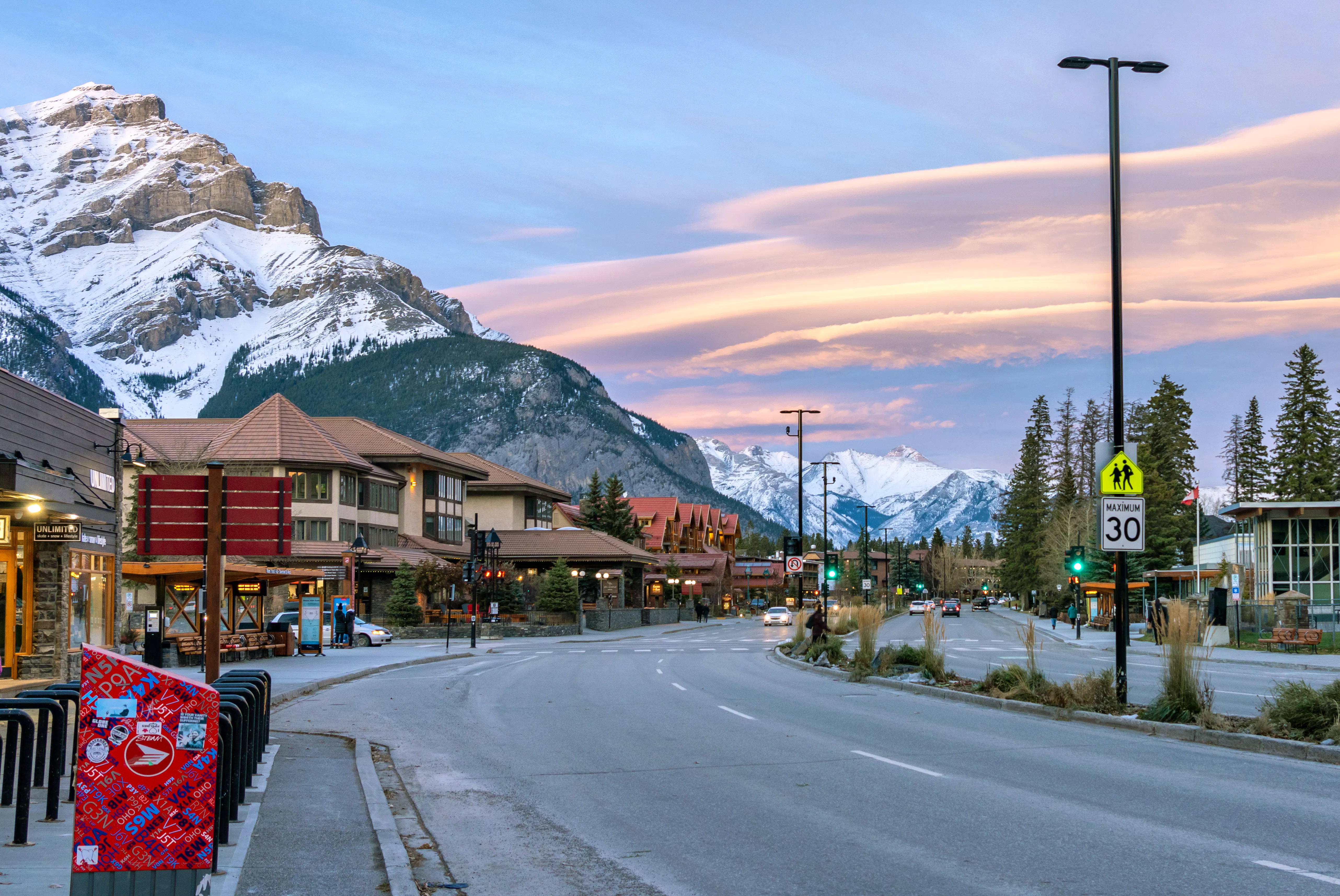 Elk Avenue Hotel in Banff&nbsp;&ndash;&nbsp;&copy;&nbsp;Shawn.ccf - stock.adobe.com