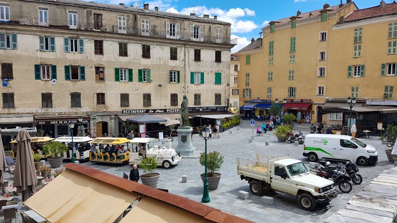 Paoli Platz in Corte - Korsika - ©Ria Heilmann - Eberhardt TRAVEL