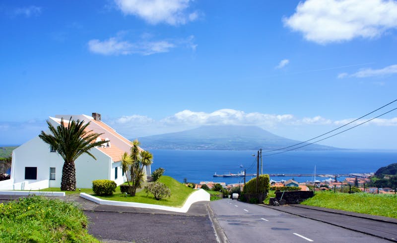 Straße auf der Azoren-Insel Faial - ©valerijs - stock.adobe.com