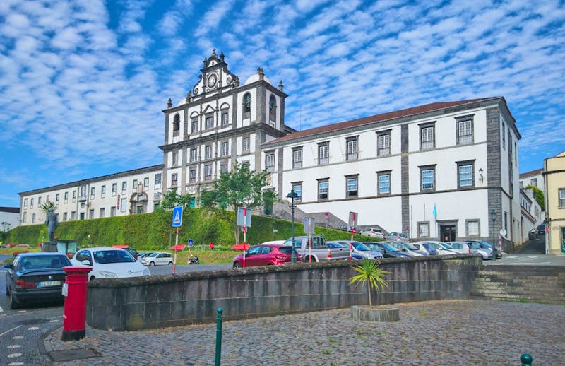 Kloster in Horta auf der Azoren-Insel Faial - ©Eberhardt TRAVEL - Laura Schäfer