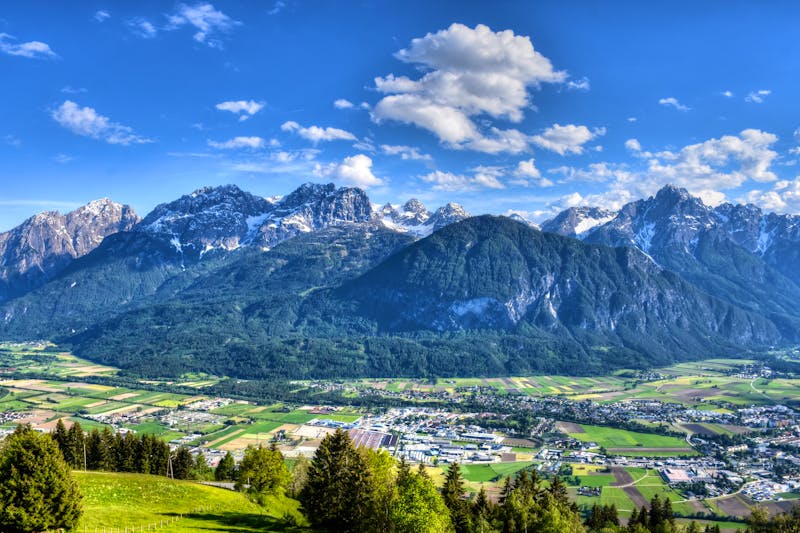 Lienz in Osttirol - Blick auf den Ort und die Lienzer Dolomiten - ©TRFilm - stock.adobe.com