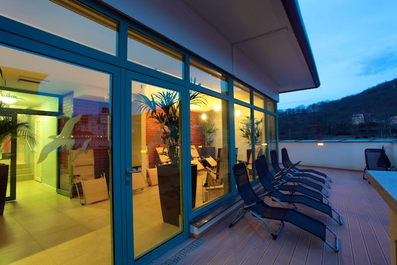 Karlsbad - Hotel St. Joseph Royal Regent - Terrasse im Ruhebereich – ©Superior Spa & Wellness Hotel St. Joseph Royal Regent