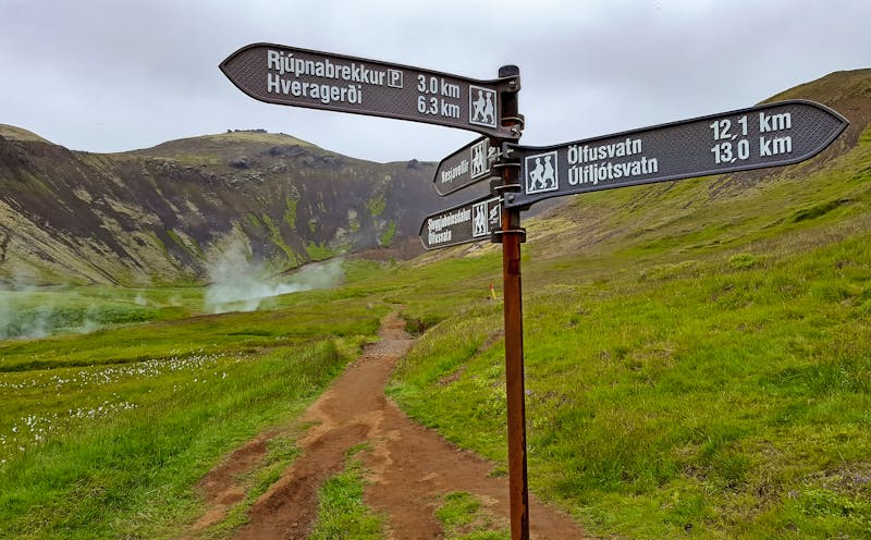 Wanderweg im Reykjadalur Tal - ©shootdiem - stock.adobe.com