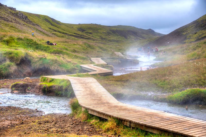 Bad in den heißen Quellen im Reykjadalur Tal - ©dudlajzov - stock.adobe.com